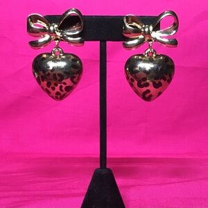 NWOT Leopard Bows and Hearts Earrings